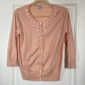 Cute cardigan with neck detail